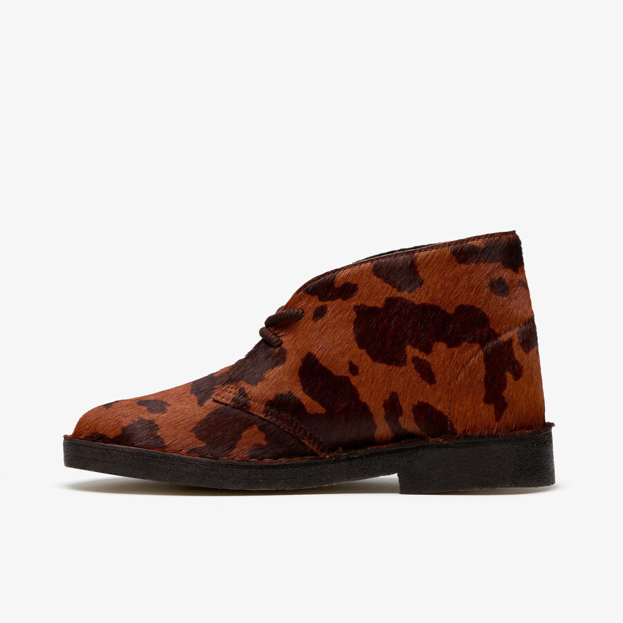 buty pustynne. - brązowy nadruk krowy